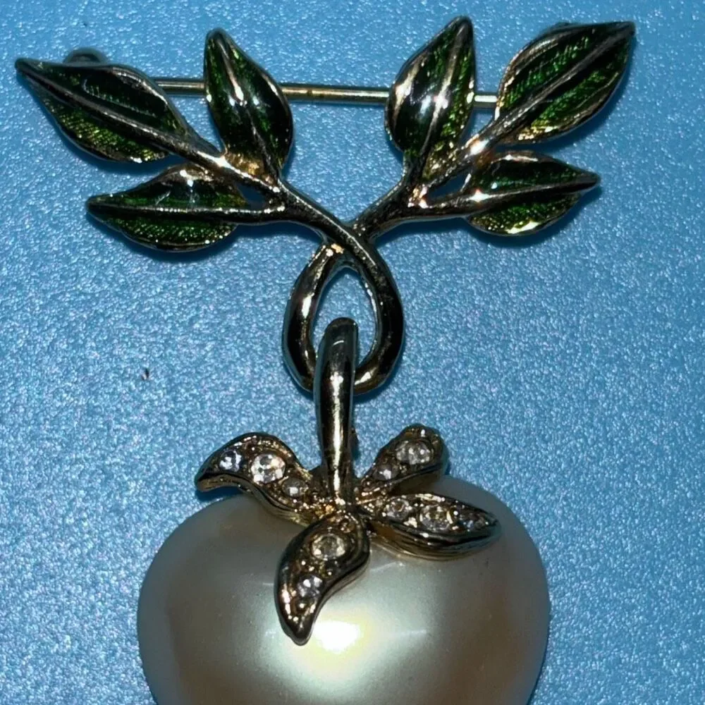 Joan Rivers Faux Pearl Puffy Heart Dangle gold pin brooch